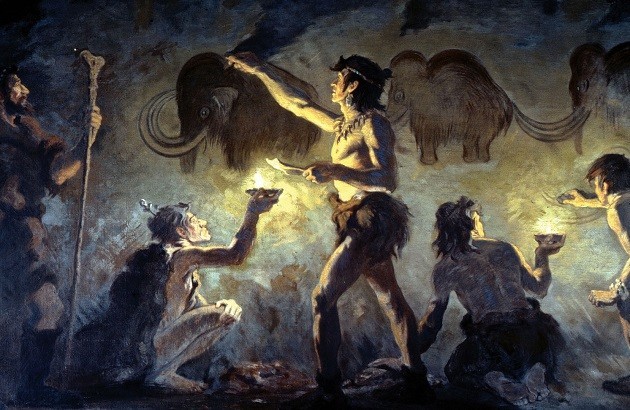 کرومانیون (ساکنان اروپا در عصر پارینه سنگی) در حال نقاشی در غار فونت دو گوم در فرانسه. اثر چارلز رابرت نایت. ۱۹۲۰