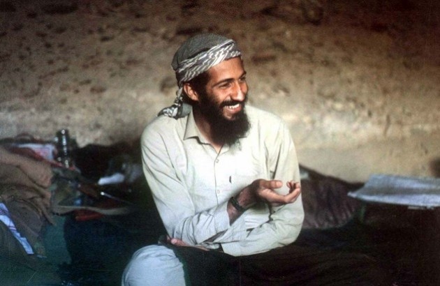 اسامه بن لادن دورن غاری در منطقۀ جلال‌آباد افغانستان،۱۹۸۸. منبع: تلگراف