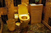 درباب لنین، کیم کارداشیان و توالت‌هایی با روکش طلا