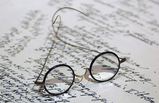 عینک فروید در موزۀ فروید، لندن. عکاس: دوکاس پرسیگنتر. منبع: ایان.
